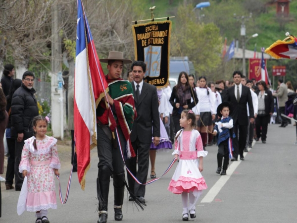 Escuelas de la zona rural de San Antonio desfilaron en honor de las Fiestas Patrias