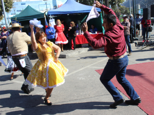 125 cuecas se bailaron por San Antonio para celebrar aniversario