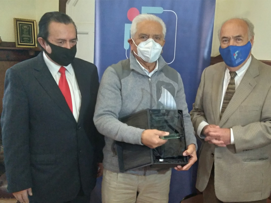 Alcalde de San Antonio recibió reconocimiento de la Asociación Chilena de Municipalidades