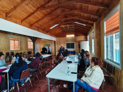 Mujeres Jefas de Hogar comparten experiencias y proyectan nuevos desafíos en encuentro comunal   