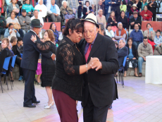 Plaza de Llolleo se llenó de nostalgia con la Gala “Flor de Tango en Primavera”