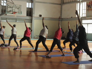 Municipalidad de San Antonio invita a taller de yoga para adultos mayores