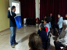 Equipo del Municipio de San Antonio trabaja en materia de reciclaje con vecinos de Cerro Alegre