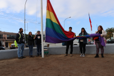 Municipalidad de San Antonio inicia el mes del orgullo con el izamiento de la bandera de la diversidad