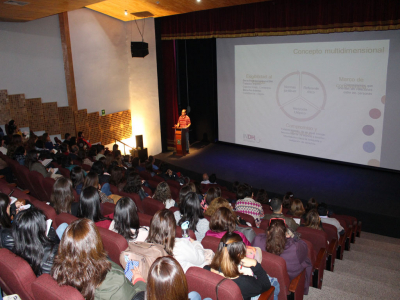 Profesionales se capacitan en seminario sobre enfoque de derechos y trabajo en red