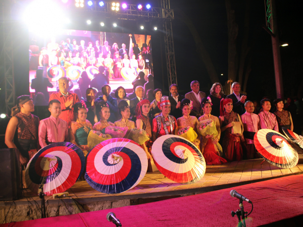 Deslumbrante espect&aacute;culo tailand&eacute;s cautiv&oacute; a los sanantoninos