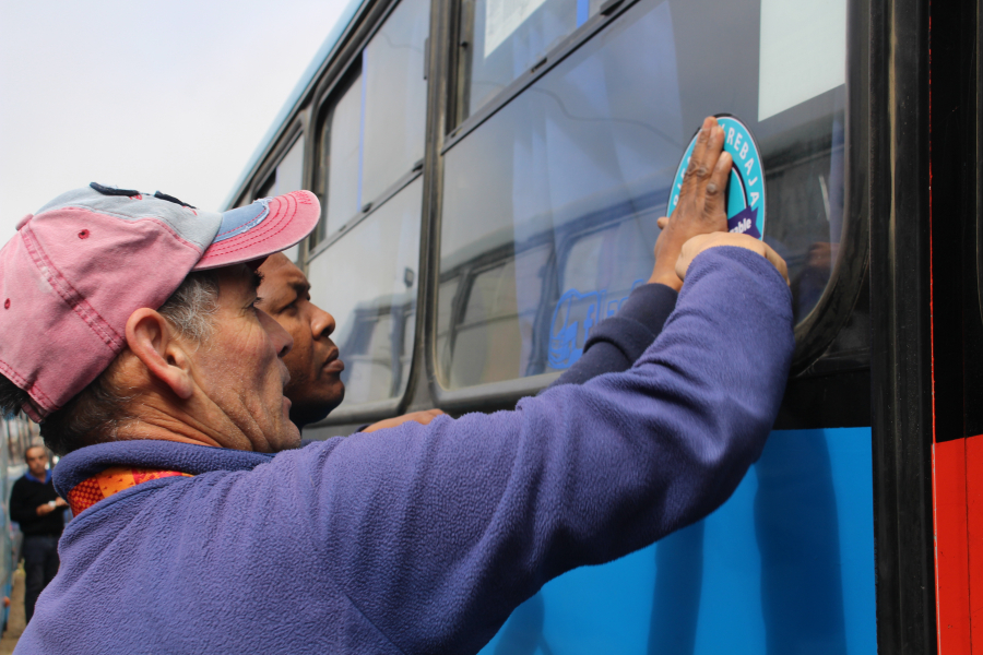 Municipio incentiva sobre  rebaja del 50% de la tarifa a los adultos mayores sobre 65 años en taxibuses de San Antonio