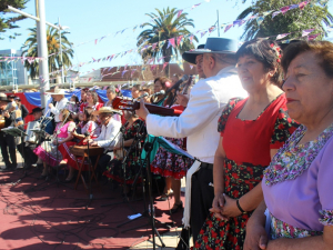 Agrupación Puerto San Antonio llenó de música la Plaza de Llolleo