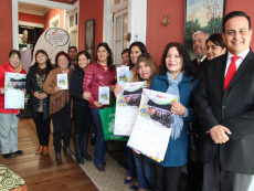 Locatarios del centro de San Antonio cuentan con su propio merchandising