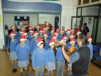 Ni&ntilde;os de la escuela San Jos&eacute; de Calasanz sorprendieron a funcionarios y p&uacute;blico con villancicos en Municipalidad de San Antonio