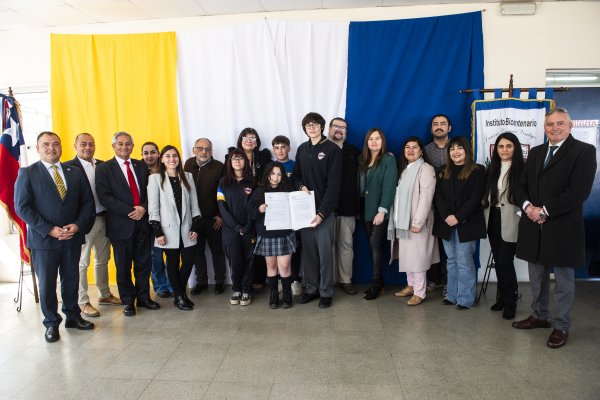 Bicentenario Javiera Carrera Verdugo y Universidad de Valpara&iacute;so firman convenio que beneficia a estudiantes