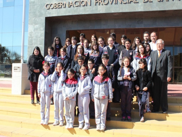 Junaeb entrega lentes a ni&ntilde;os y ni&ntilde;as de San Antonio