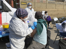 Vecinos de Llolleo Alto felices con el Vacunatorio M&oacute;vil a pocos metros de su casa