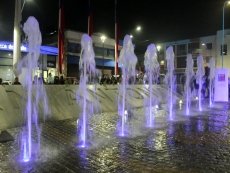 Sanantoninos disfrutan en familia la reci&eacute;n inaugurada Plaza de Armas de la comuna puerto