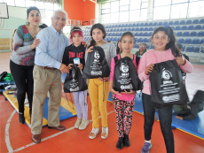 Escuela Municipal de Gimnasia Art&iacute;stica recibi&oacute; regalos