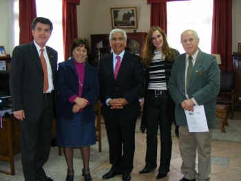 Directora Ejecutiva de Educaci&oacute;n 2020 se re&uacute;ne con alcalde Omar Vera y expone alcances de proyecto en la comuna