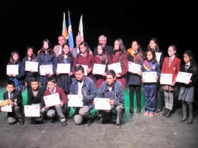 Beca ind&iacute;gena 2014 es entregada a estudiantes de San Antonio